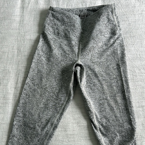 Nobull High-Rise 7/8 Tight - Picture 10 of 10